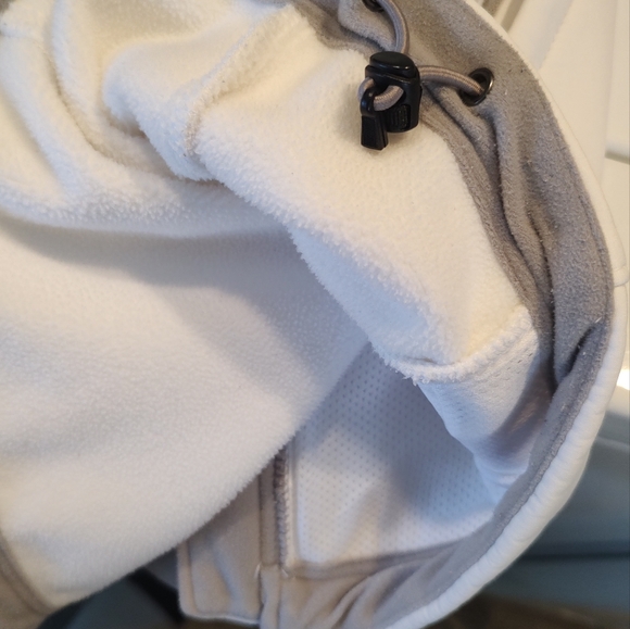 Soft shell hooded jacket. Size large - Picture 7 of 11